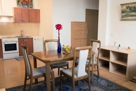 Town Hall 3 Bedroom Apartment Vilnius Exterior photo